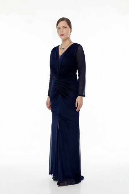 فستان سهرة أزرق داكن لامع مكشكش بمقاسات كبيرة